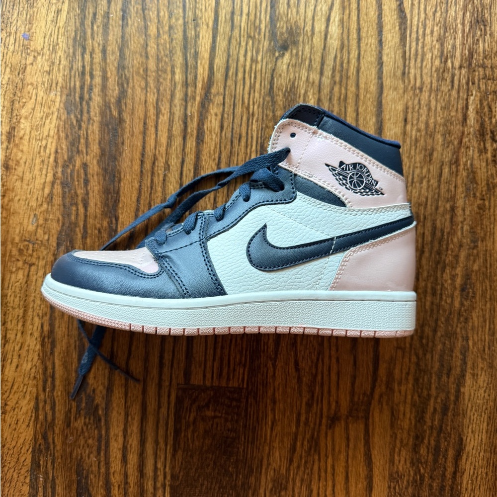 Nike High-Top Sneakers in Black and White and Pink